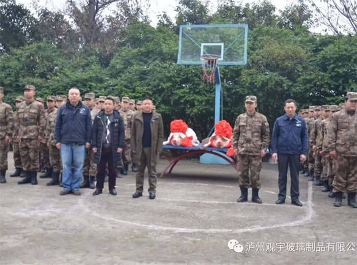 万搏手机登录入口玻璃慰问嘉明部队