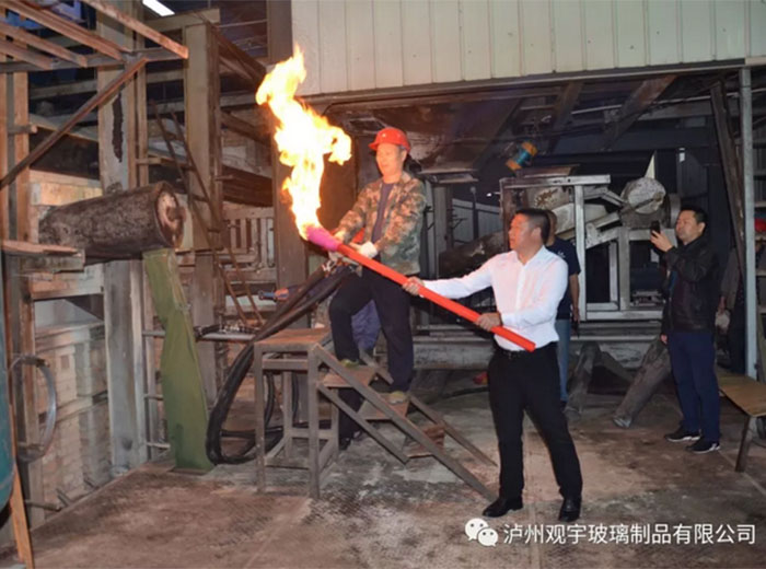 万搏手机登录入口玻璃一车间点火仪式隆重举行