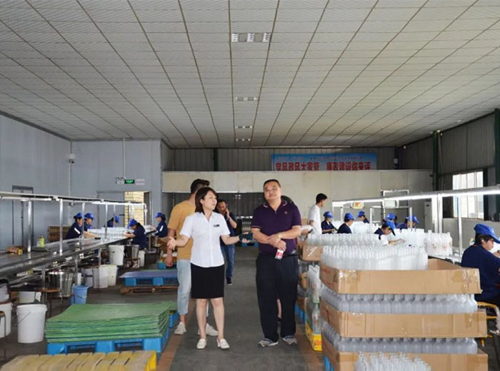 云峰酒业莅临万搏手机登录入口玻璃开展二方审核