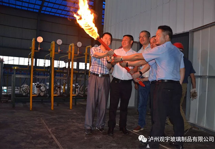 万搏手机登录入口玻璃三车间点火仪式隆重举行
