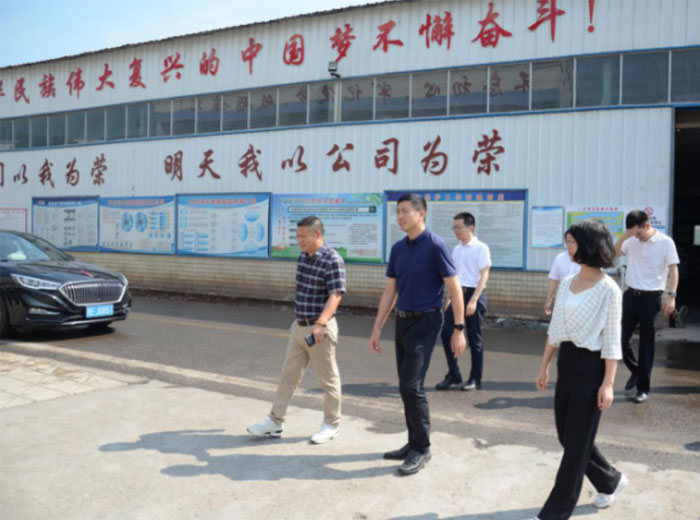 泸县县委书记肖刚一行莅临万搏手机登录入口集团总部基地调研