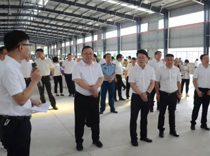 隆昌市副书记任伟一行莅临万搏手机登录入口实业生产基地调研