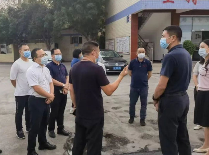 泸县县委书记肖刚一行莅临万搏手机登录入口集团总部基地调研