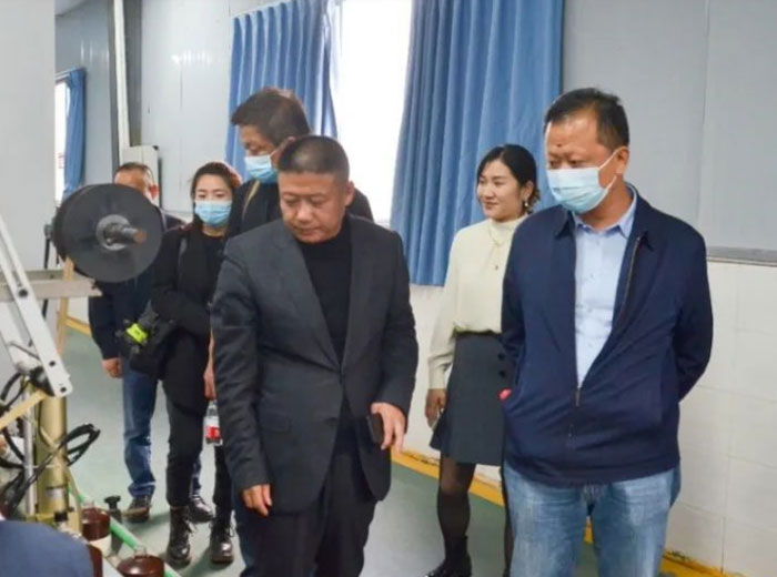 四川全兴酒业领导莅临万搏手机登录入口玻璃集团交流