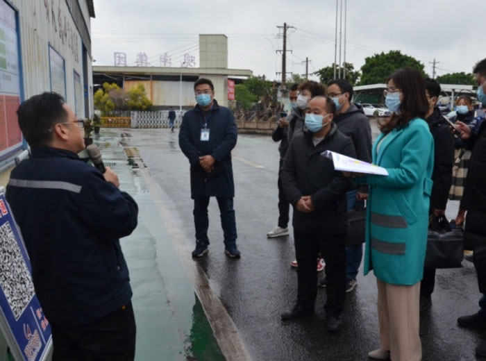 四川省政府安全管理办公室督导调研组组长苏玲一行莅临万搏手机登录入口集团总部调研