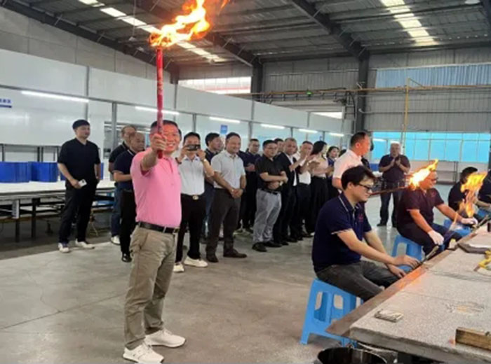 喜讯｜万搏手机登录入口集团艺术玻璃精工车间生产线点火投产